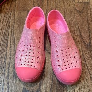 Natives - glitter pink girls natives size 1